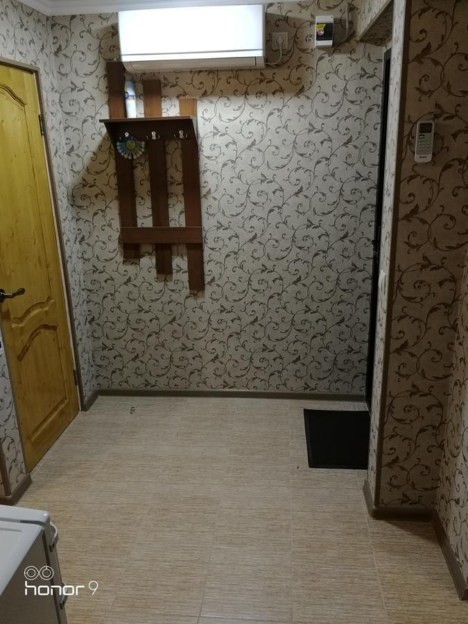 Домик По Ул.Званба Сухумі Екстер'єр фото