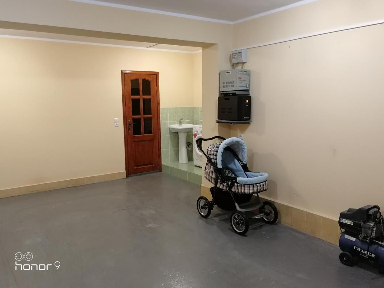 Домик По Ул.Званба Сухумі Екстер'єр фото